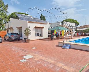 Vista exterior de Casa o xalet en venda en El Puerto de Santa María amb Aire condicionat, Jardí privat i Terrassa