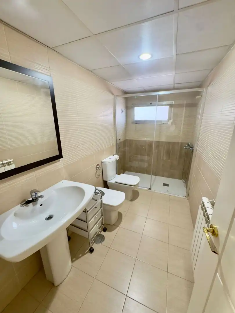 Badezimmer von Wohnung zur Miete in Valdepeñas mit Heizung und Parkett