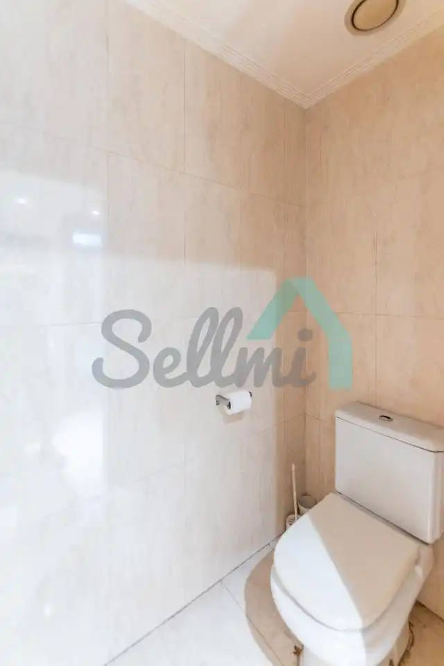 Baño de Piso en venta en Oviedo  con Parquet