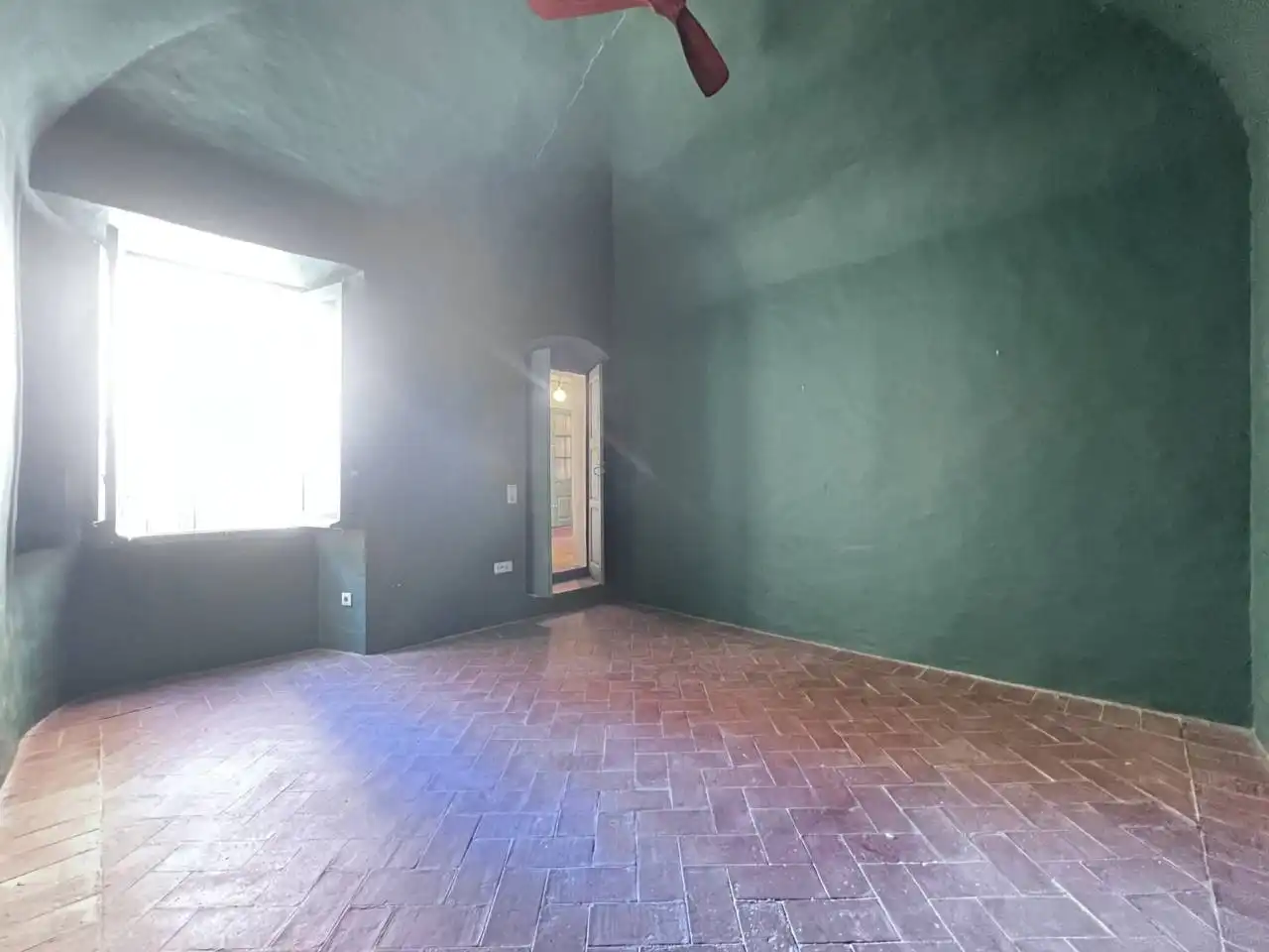 Sala de estar de Casa adosada de alquiler en Avinyonet de Puigventós con Aire acondicionado, Calefacción y Jardín privado