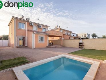 Villa con piscina in vendita a Calle Calle Venus