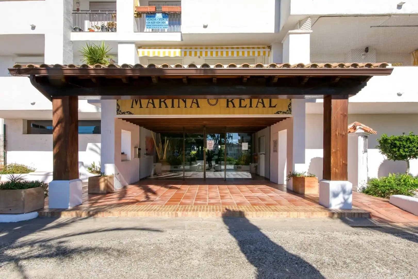 Flat for sale in Roses  with Private garden and Community pool