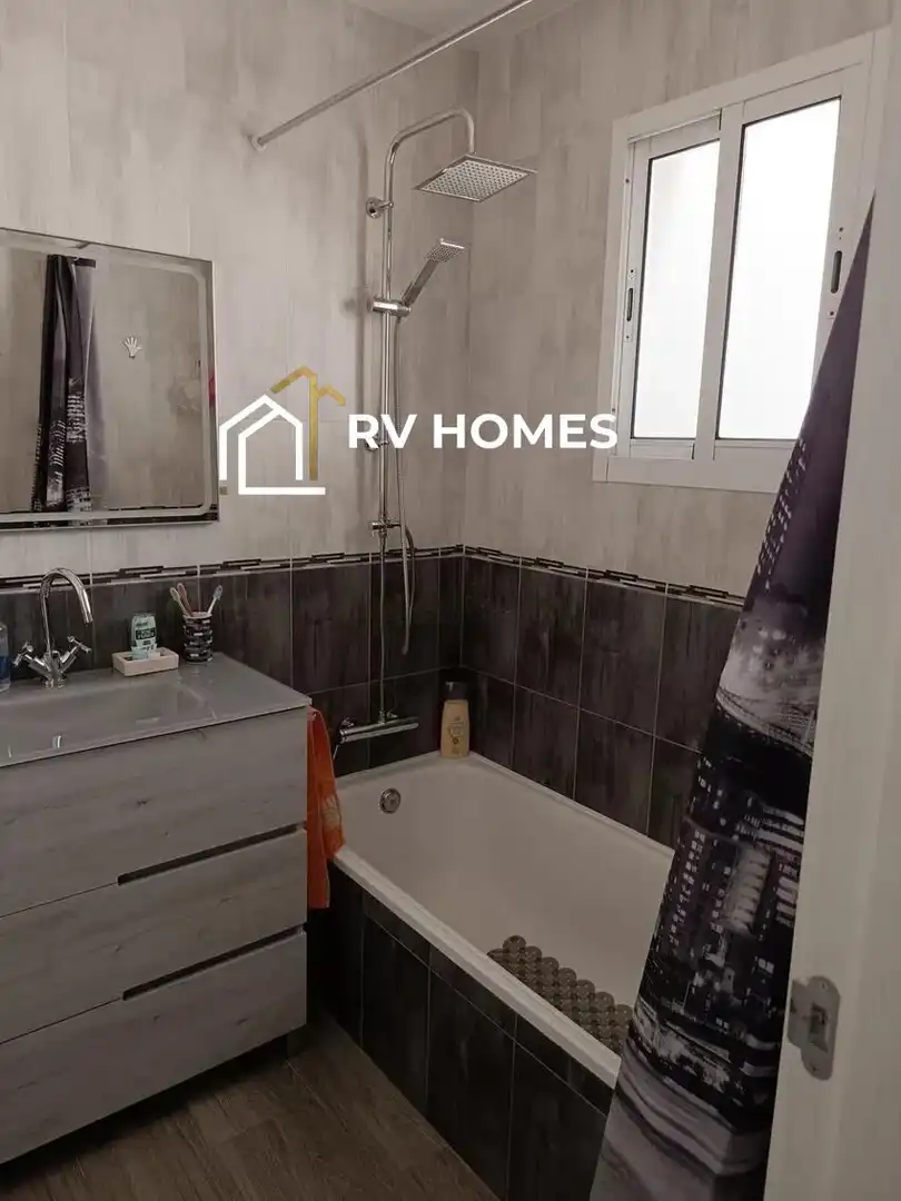 Badezimmer von Einfamilien-Reihenhaus zur Miete in Cáceres mit Heizung, Terrasse und Möbliert