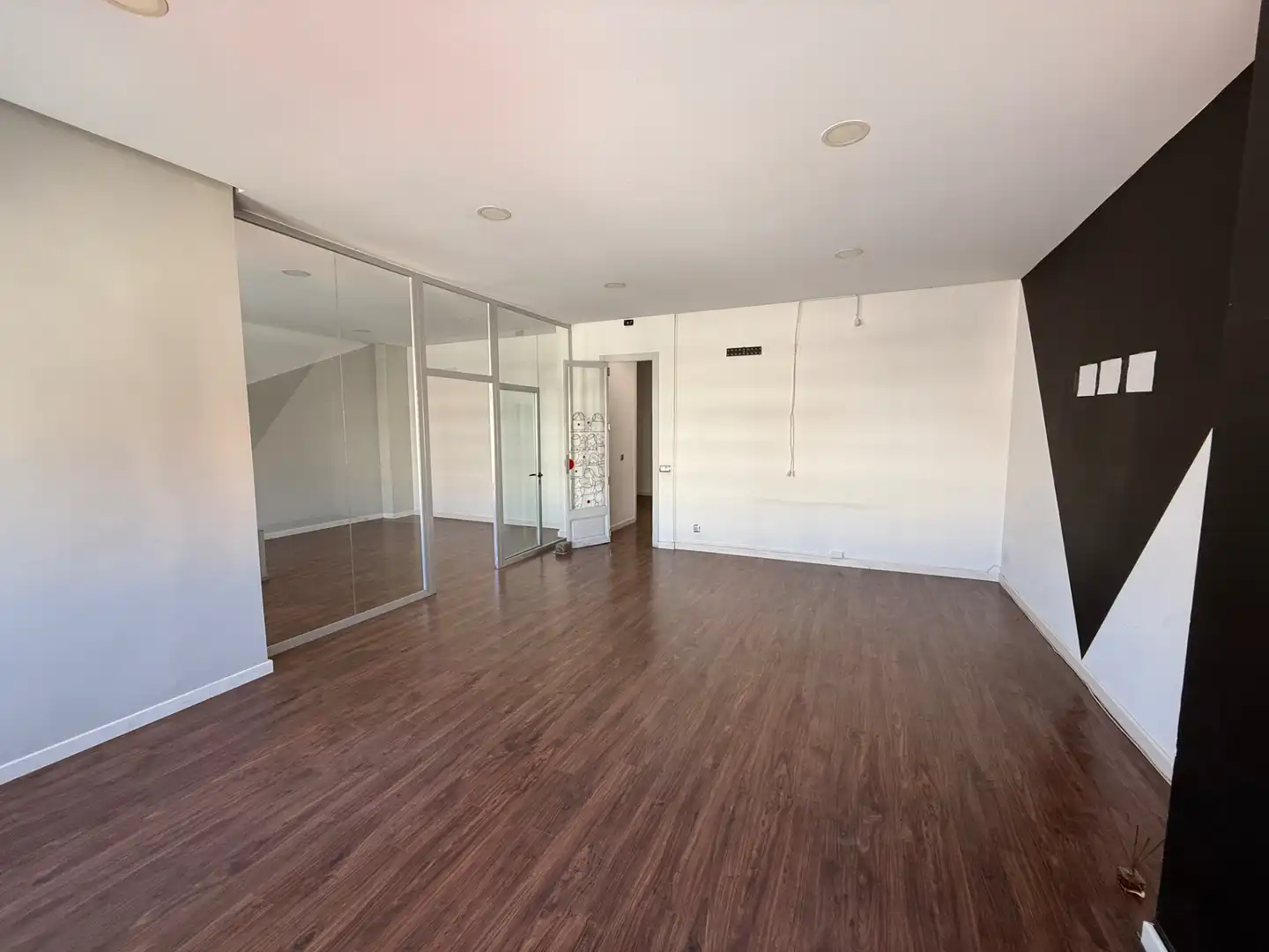 Büro zur Miete in Valencia mit Klimaanlage, Heizung und Balkon