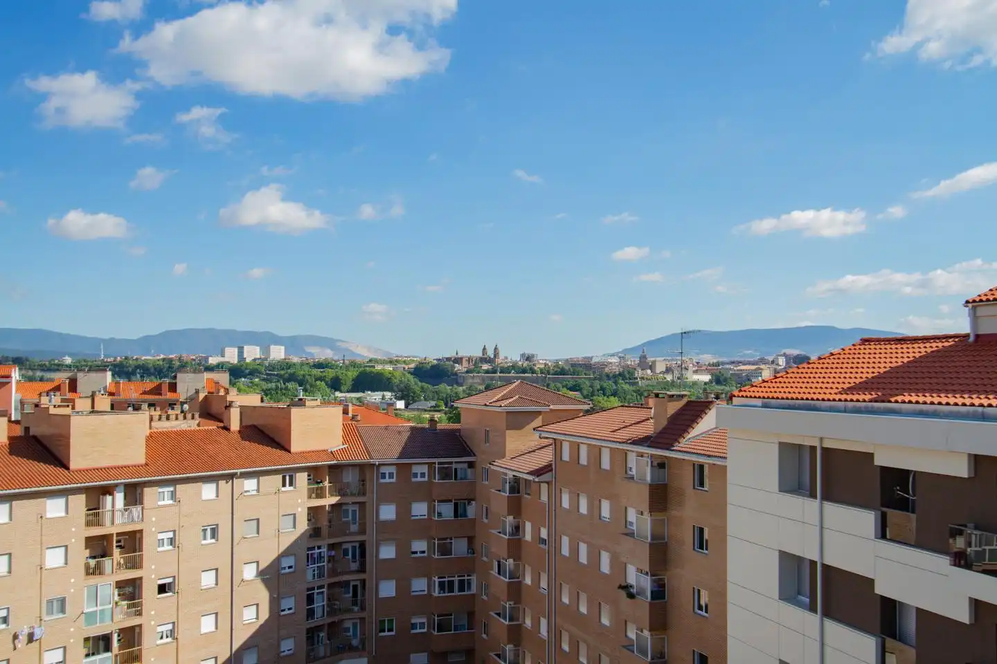 Vista exterior de Ático en venta en Ansoáin / Antsoain con Calefacción, Terraza y Amueblado