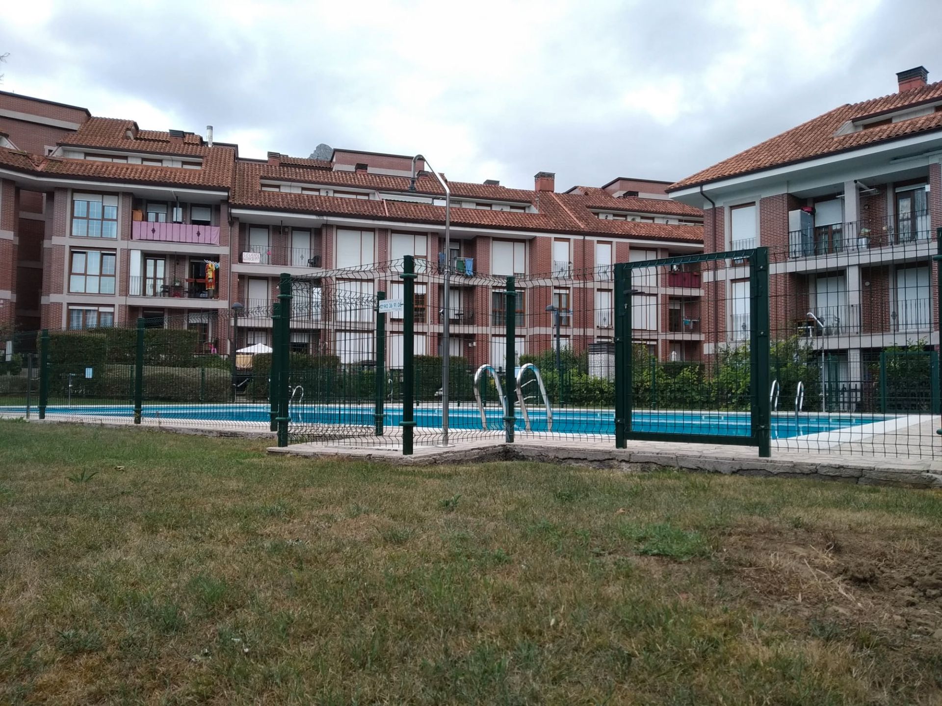 Piscina de Apartament en venda en Ramales de la Victoria amb Calefacció, Jardí privat i Terrassa