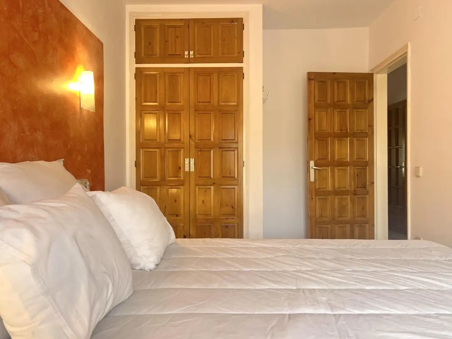 Habitación de Casa adosada en venta en Sant Pere Pescador con Aire acondicionado, Jardín privado y Terraza