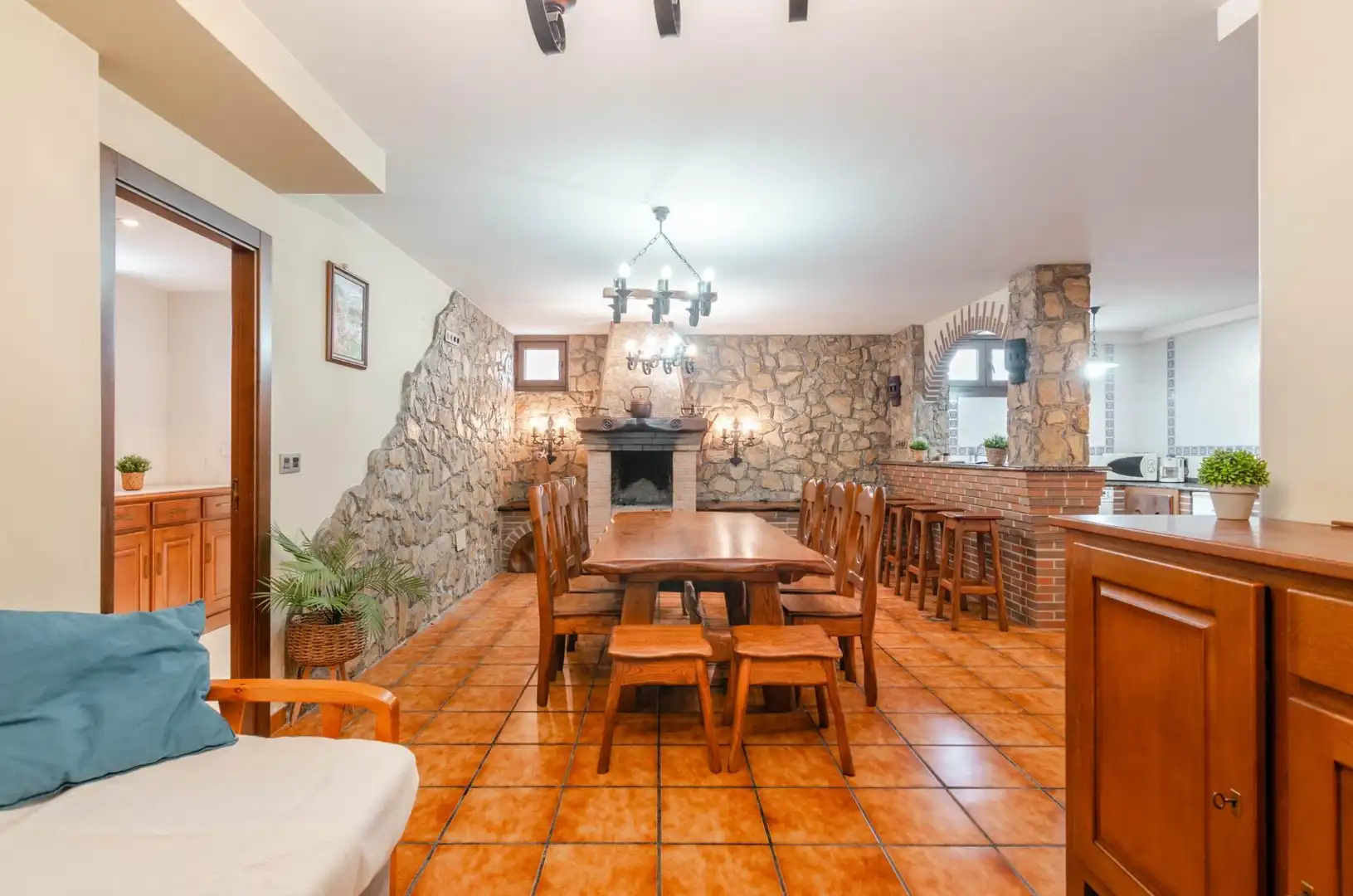 Comedor de Casa o chalet en venta en Santo Adriano con Calefacción, Piscina y Alarma