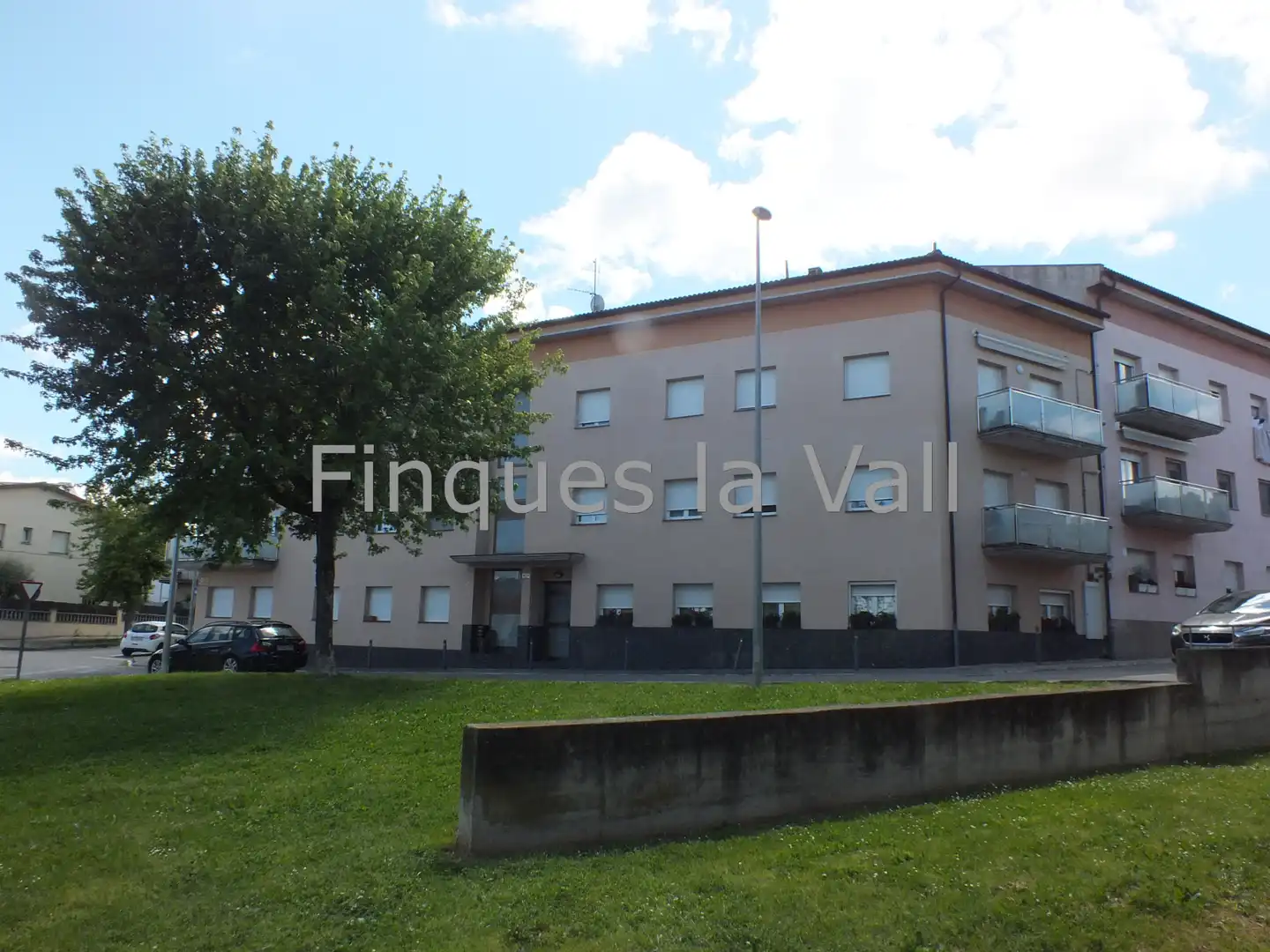 Vista exterior de Dúplex en venda en Santa Eugènia de Berga amb Calefacció, Terrassa i Forn