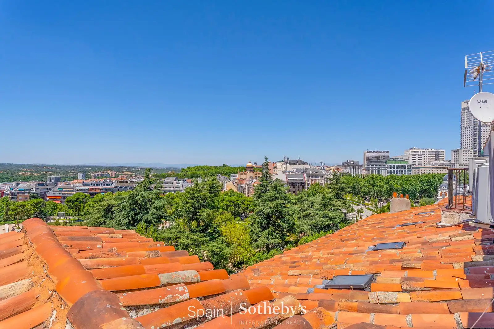 Vista exterior de Ático de alquiler en Madrid con Aire acondicionado, Calefacción y Terraza