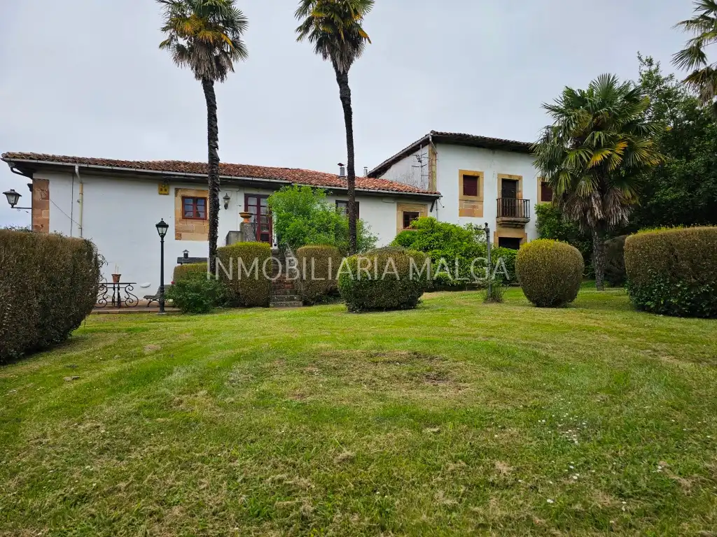 Vista exterior de Casa o xalet en venda en Villaviciosa amb Calefacció, Jardí privat i Parquet