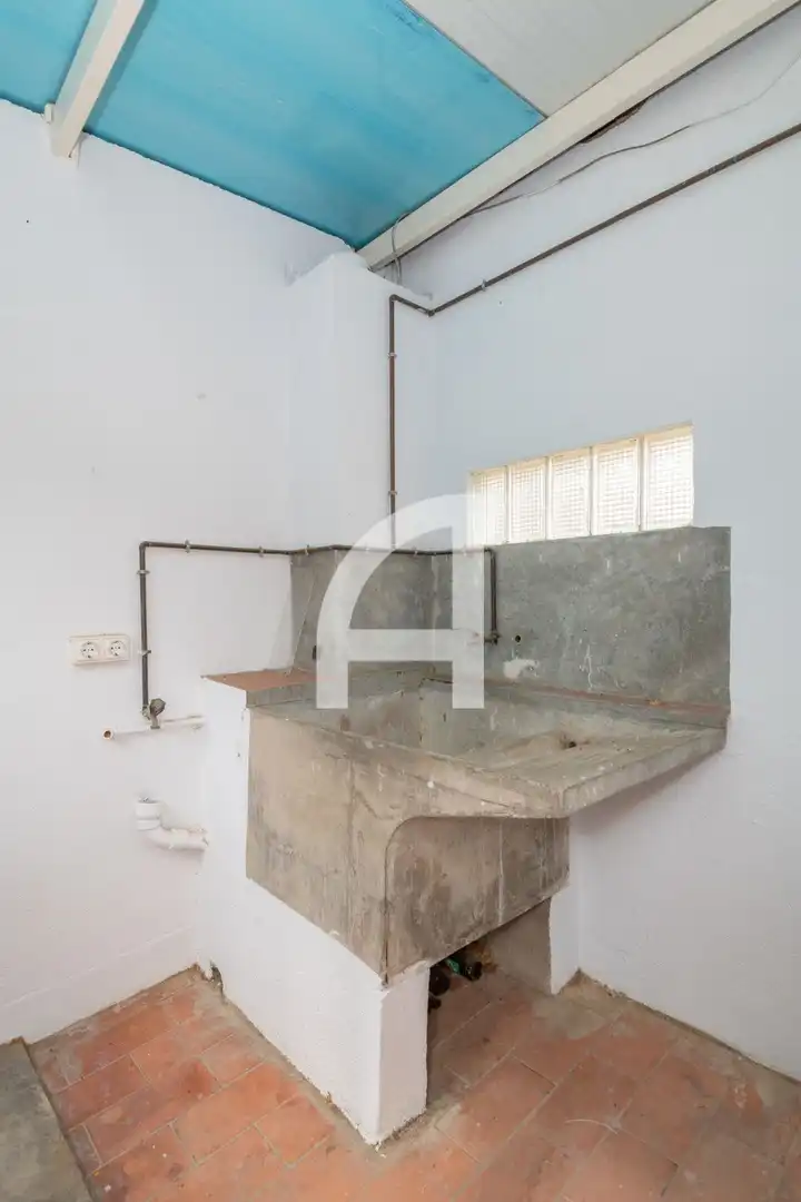 Badezimmer von Einfamilien-Reihenhaus zum Verkauf in La Bisbal d'Empordà mit Terrasse