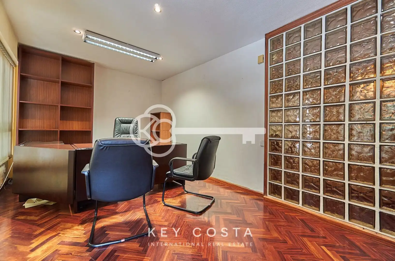 Office for sale in Barrio del Centro