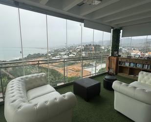 Sala d'estar de Apartament de lloguer en Oropesa del Mar / Orpesa amb Aire condicionat, Jardí privat i Terrassa