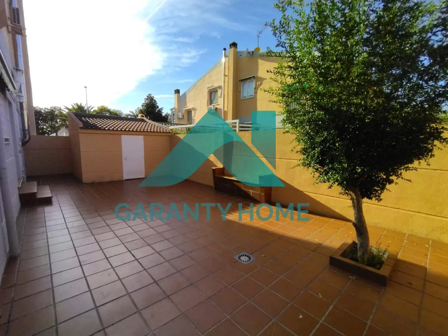 Vista exterior de Casa o xalet en venda en Cáceres amb Aire condicionat, Traster i Balcó