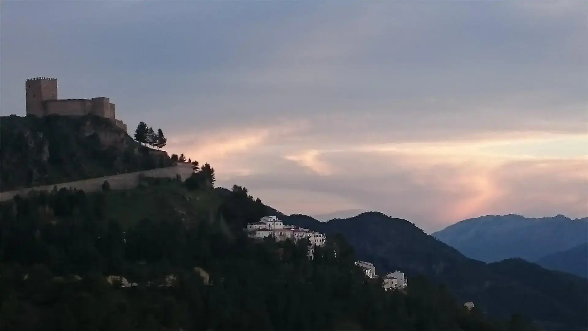 Vista exterior de Casa o xalet en venda en Segura de la Sierra amb Balcó