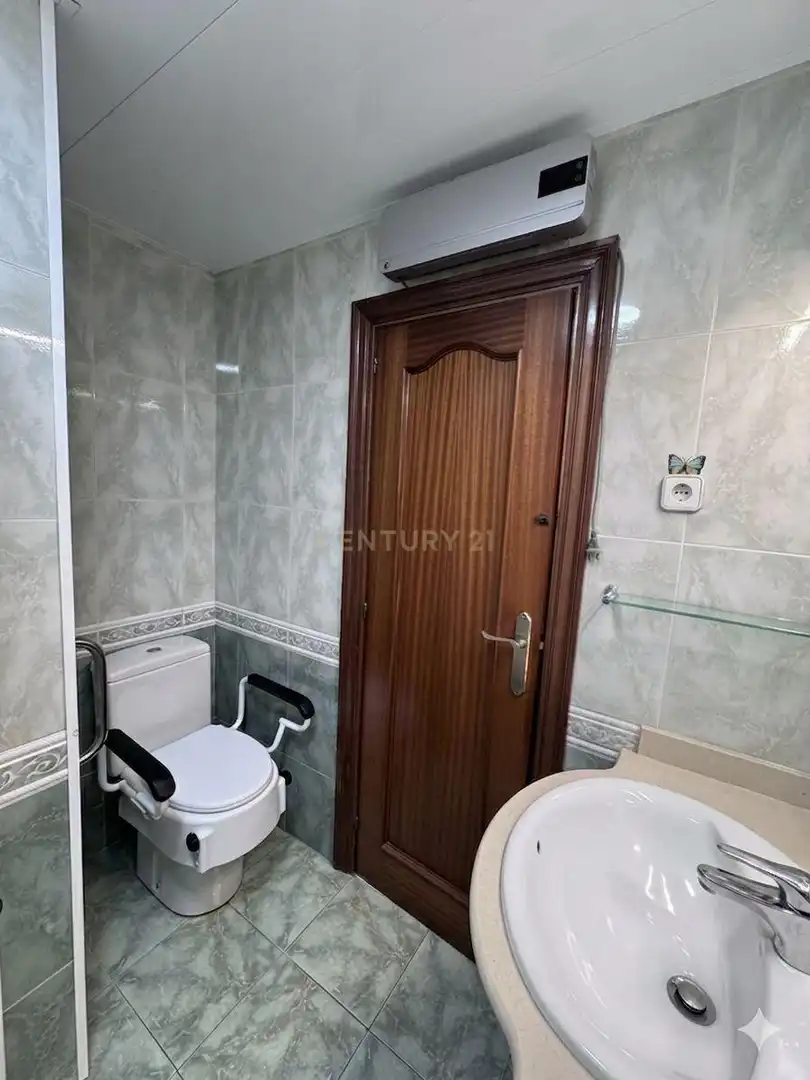 Baño de Apartamento en venta en Badalona con Aire acondicionado y Balcón