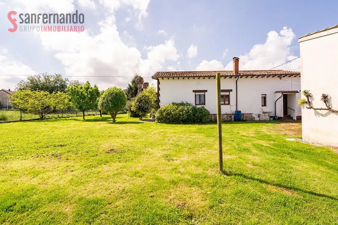 Jardín de Casa o chalet en venta en Reocín con Calefacción y Jardín privado
