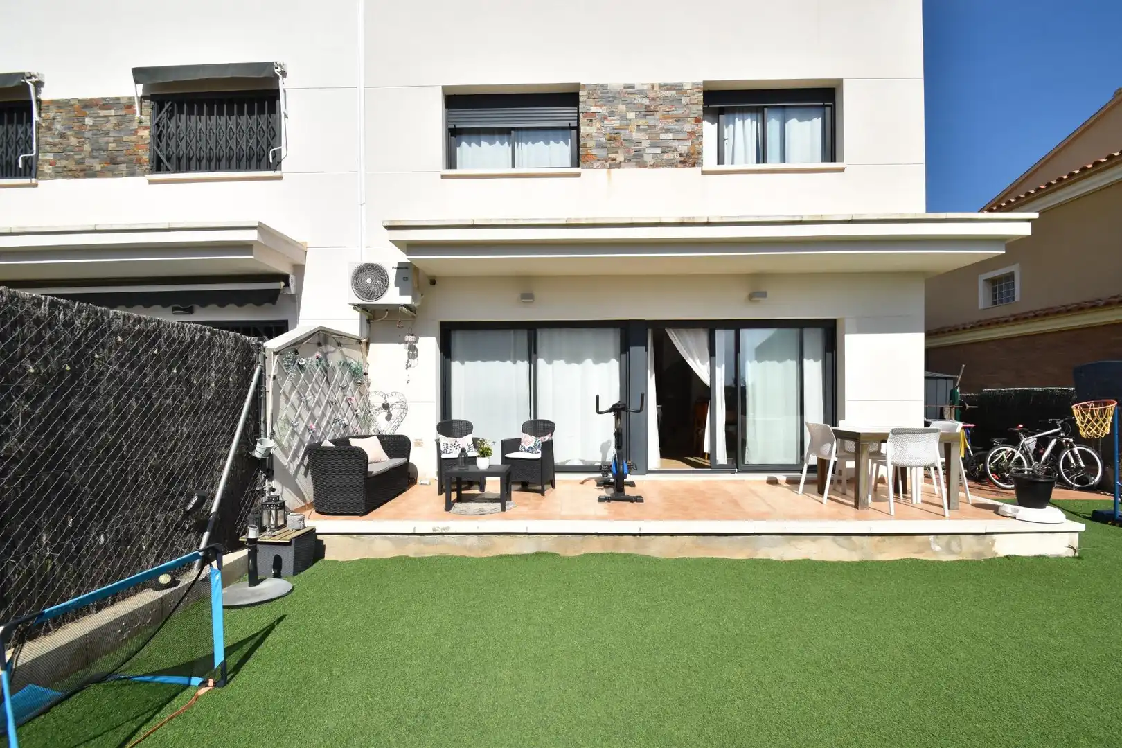 Terrassa de Casa adosada en venda en Cunit amb Aire condicionat, Jardí privat i Terrassa