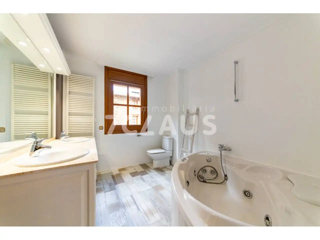 Badezimmer von Wohnung zur Miete in La Massana mit Heizung, Privatgarten und Parkett