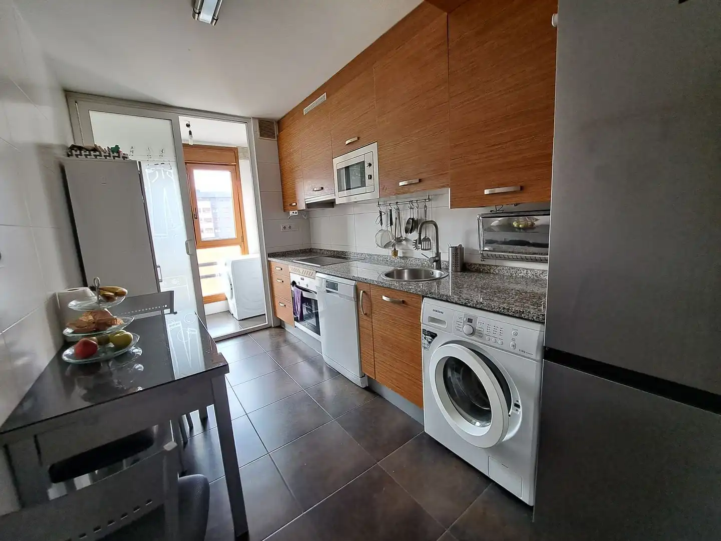 Cocina de Piso en venta en Gijón  con Calefacción, Jardín privado y Terraza