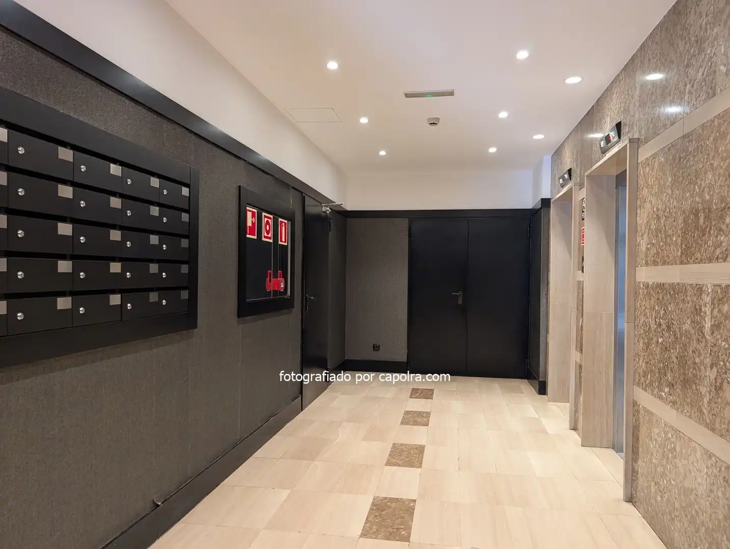 Büro zur Miete in Barcelona mit Klimaanlage, Heizung und Terrasse