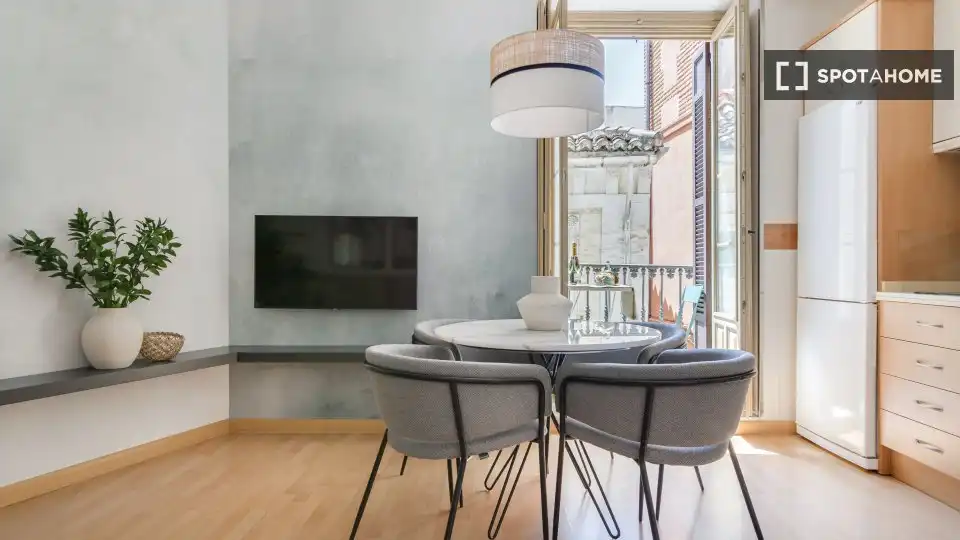 Menjador de Apartament per a compartir en Málaga amb Aire condicionat, Terrassa i Moblat