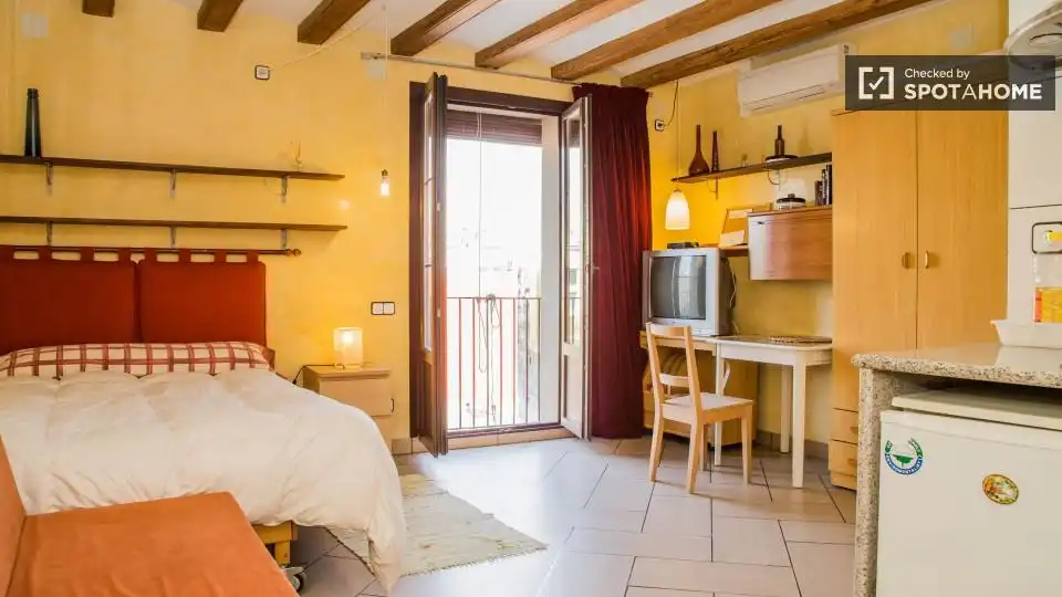 Habitación de Piso de alquiler en  Barcelona Capital con Aire acondicionado, Calefacción y Amueblado
