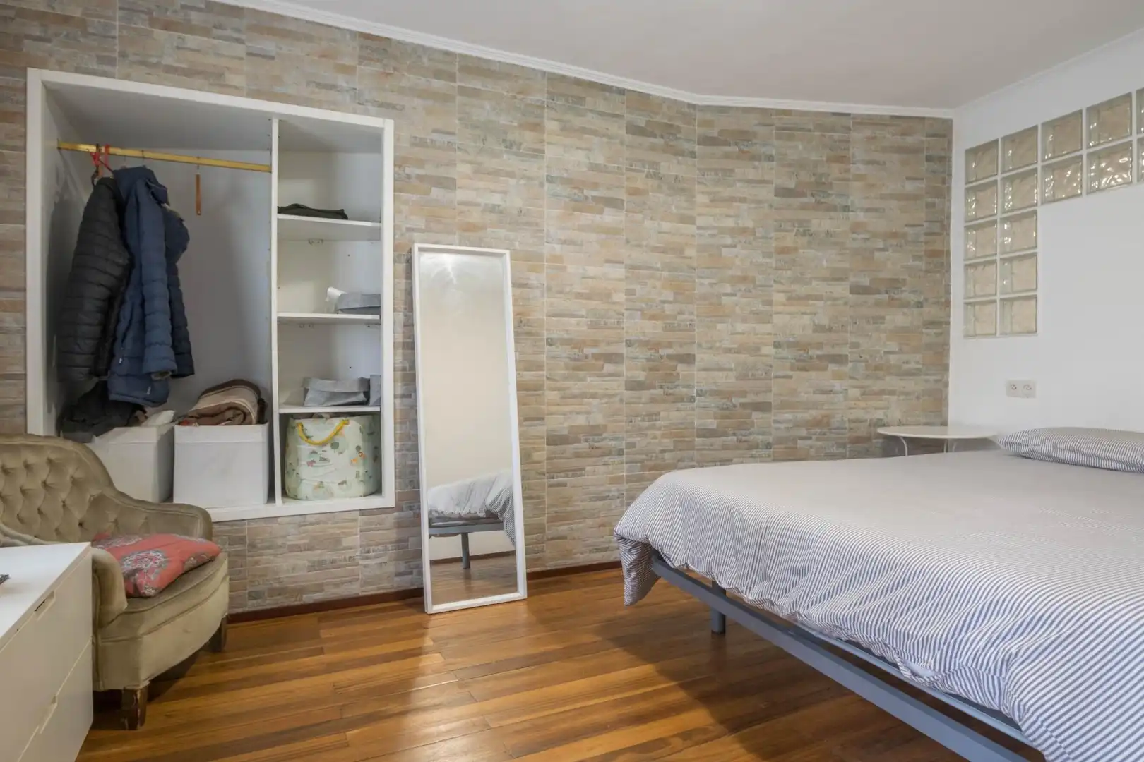 Habitación de Casa o chalet en venta en Culleredo con Calefacción, Jardín privado y Parquet