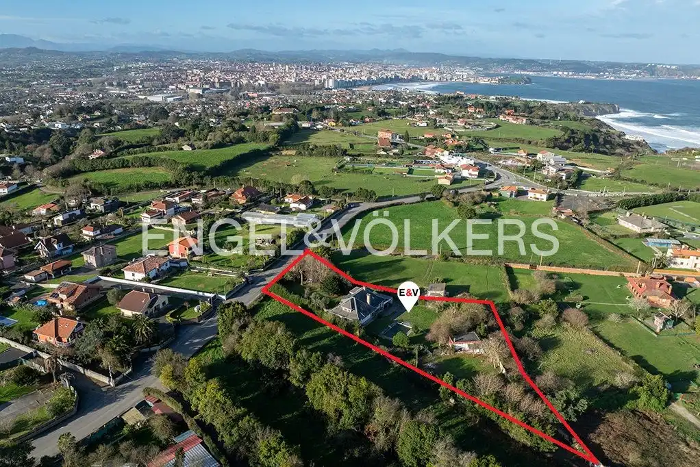 Casa o xalet en venda en Gijón  amb Calefacció, Jardí privat i Traster