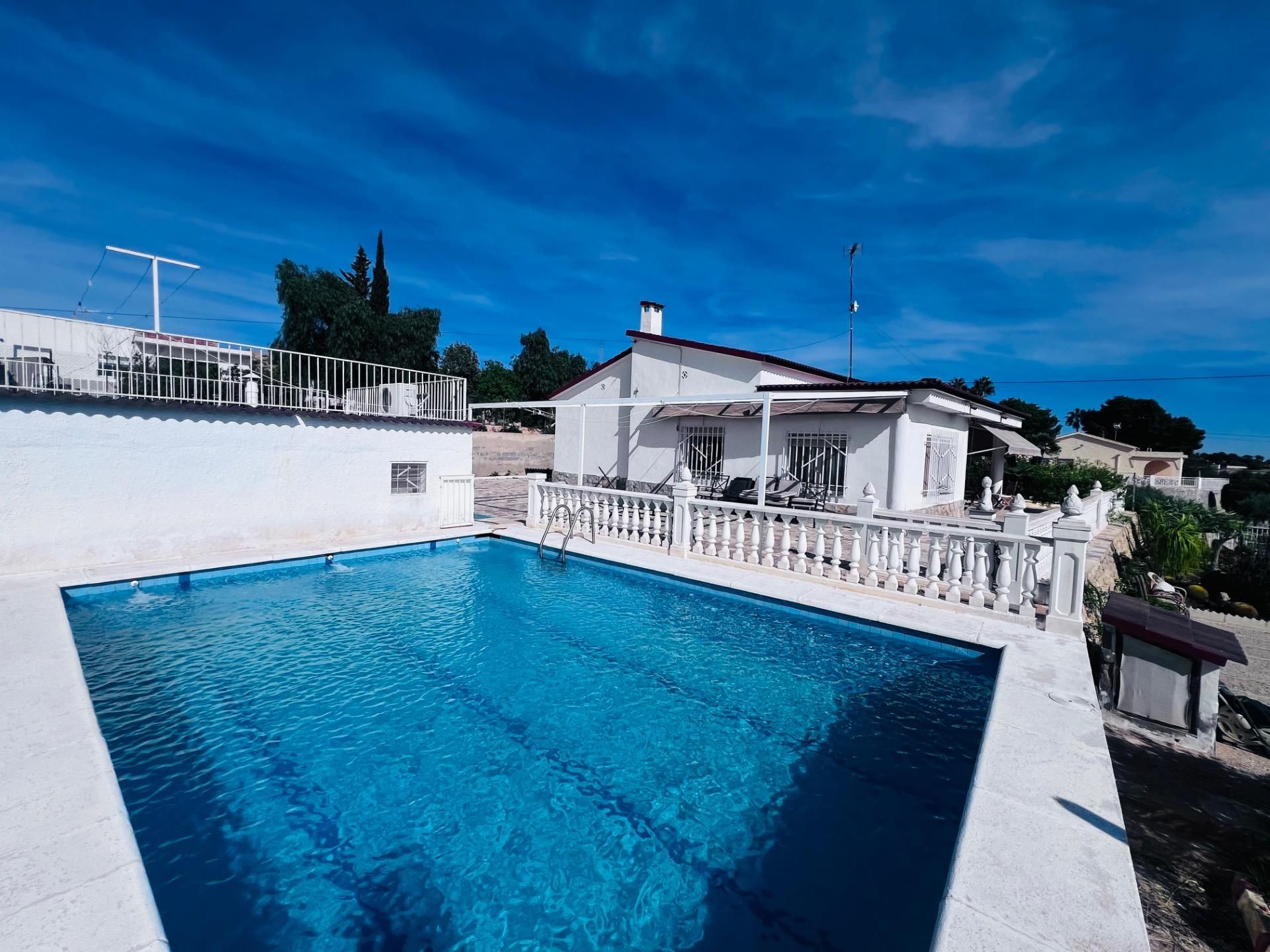 Piscina de Casa o xalet en venda en Elche / Elx amb Jardí privat, Terrassa i Piscina