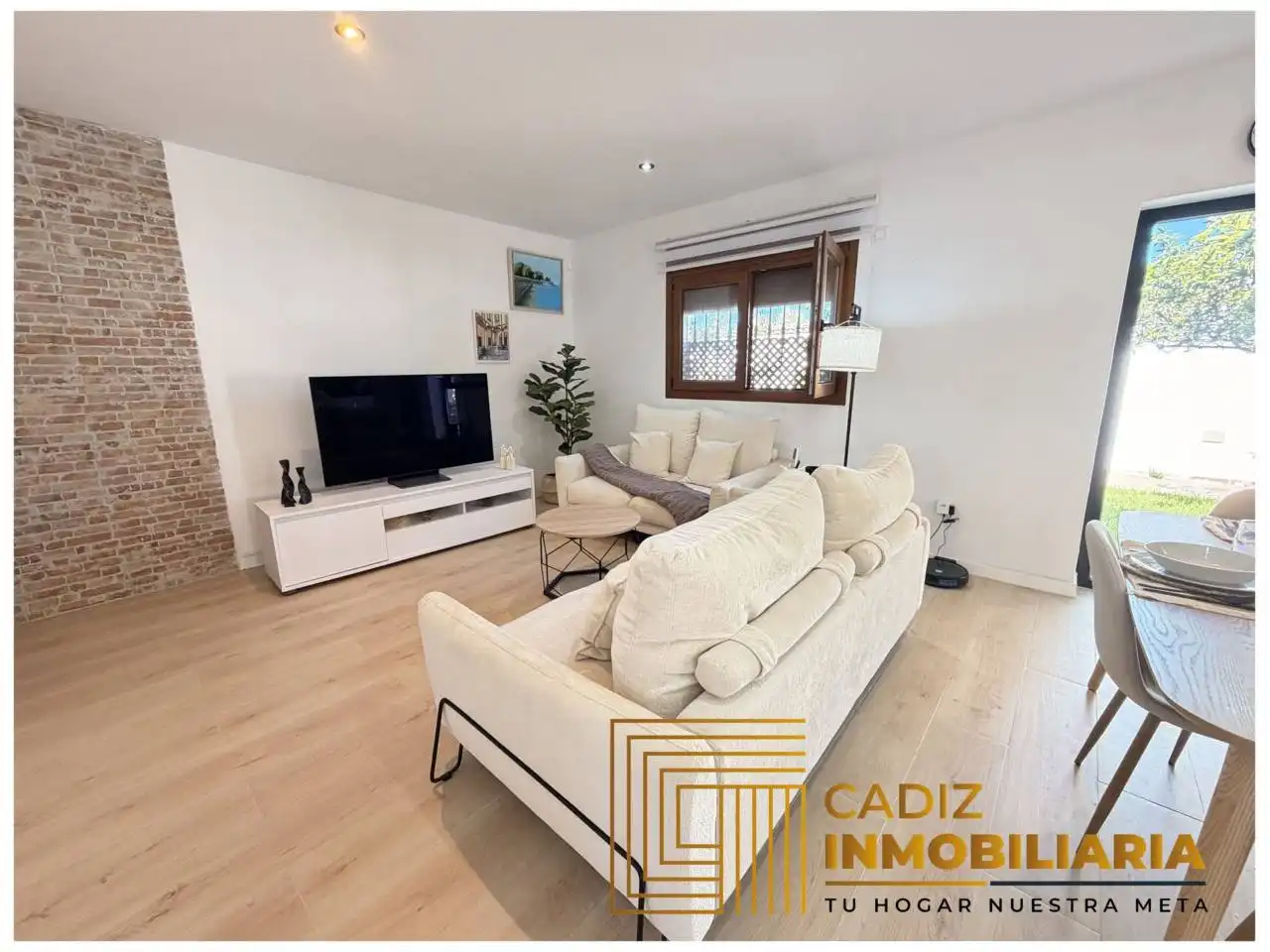 Sala d'estar de Finca rústica en venda en Chiclana de la Frontera amb Aire condicionat, Jardí privat i Terrassa
