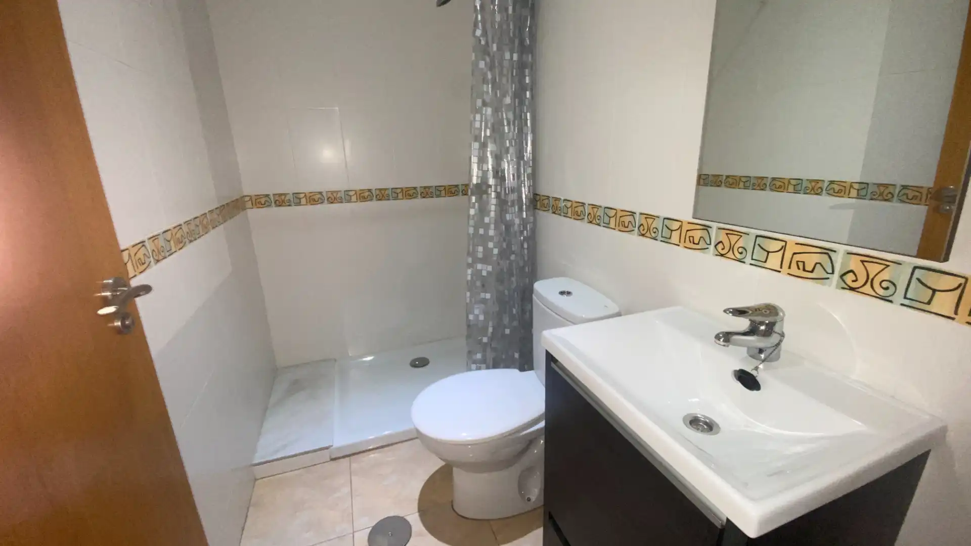 Baño de Dúplex de alquiler en Pilar de la Horadada con Terraza, Horno y Balcón