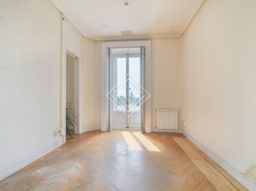 Office space with lift to rent in Calle de San Quintín