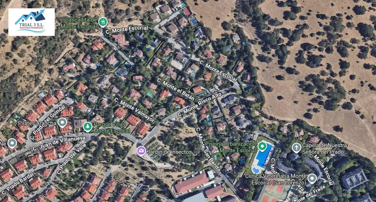 Exterior view of Houses for sale in San Lorenzo de El Escorial  with Community pool