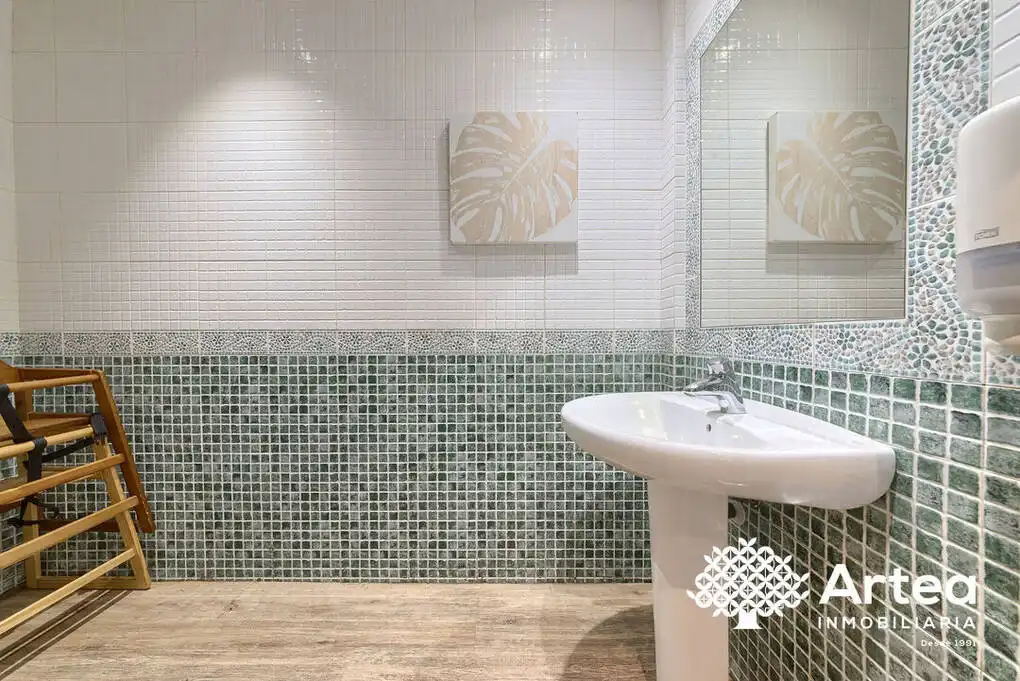 Badezimmer von Geschaftsraum zur Miete in Bilbao  mit Klimaanlage und Möbliert