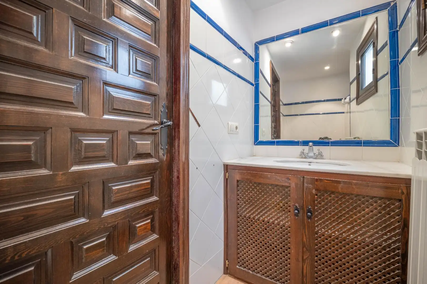 Bathroom of Buildings for sale in Granada
