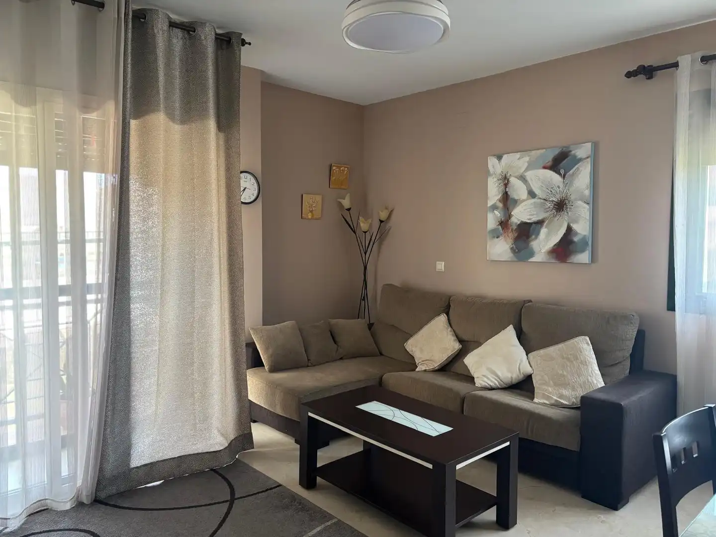 Sala d'estar de Apartament de lloguer en Estepona amb Aire condicionat, Calefacció i Terrassa