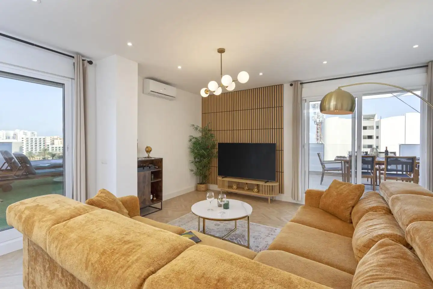 Living room of Apartments for sale in Benalmádena  with Air Conditioner, Terrace and Furnished