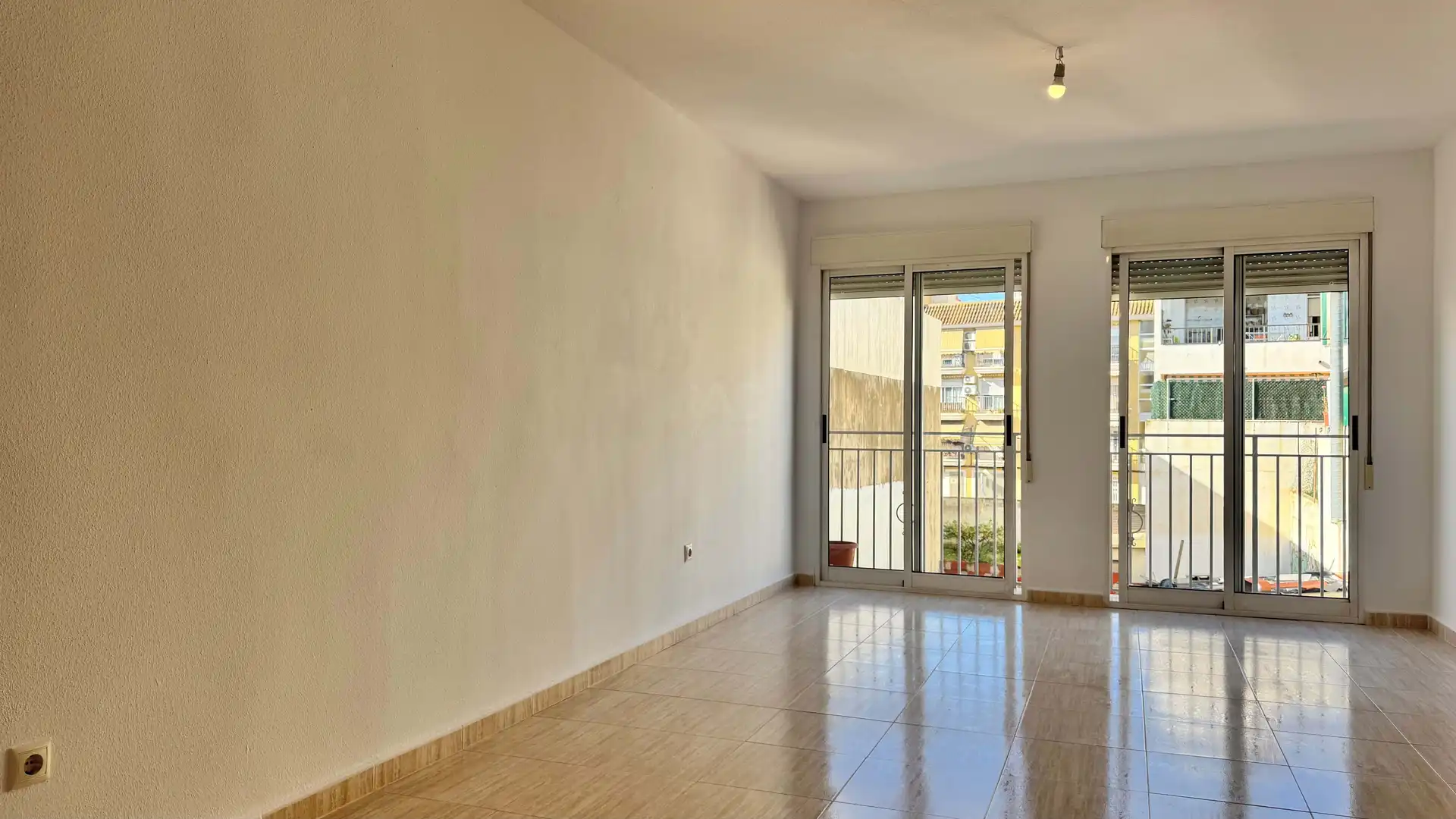 Vista exterior de Piso en venta en Alicante / Alacant con Piscina