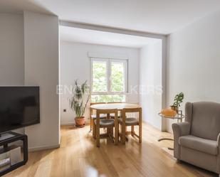 Sala d'estar de Apartament en venda en  Madrid Capital amb Aire condicionat i Terrassa