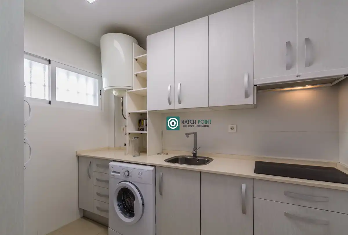 Cuina de Apartament de lloguer en Almuñécar amb Moblat