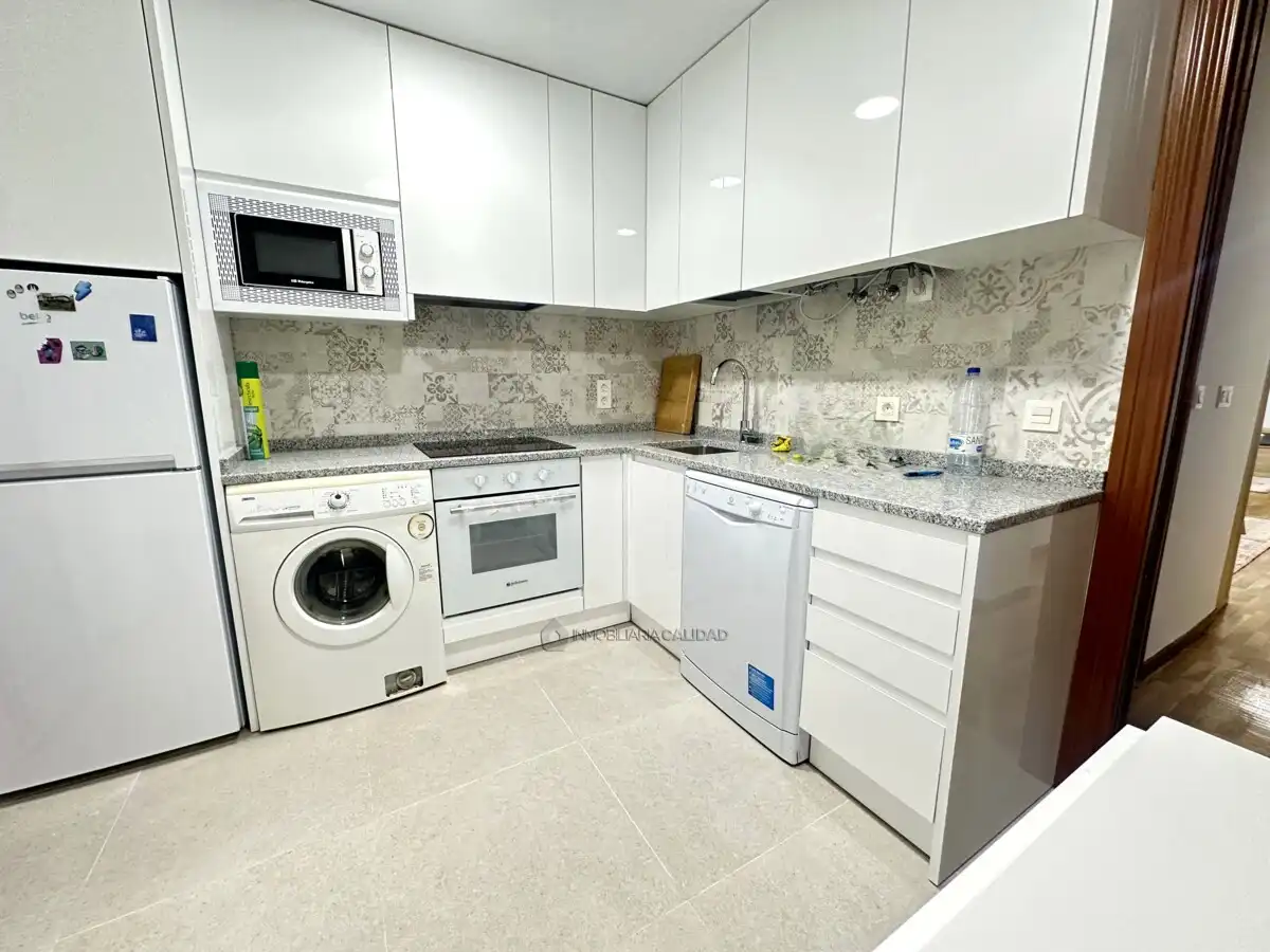Cocina de Piso de alquiler en Burgos con Calefacción, Terraza y Amueblado