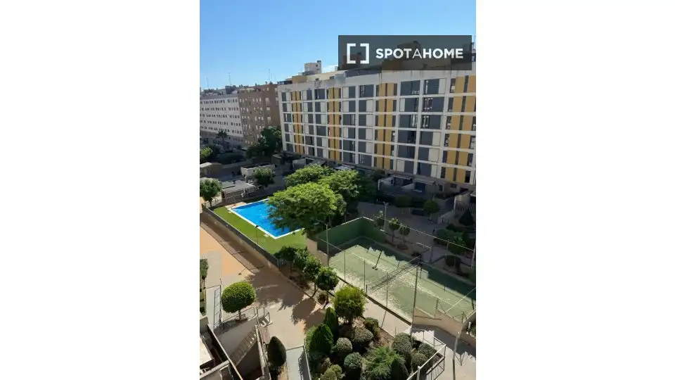 Exterior view of Flat for rent in Valencia  with Air Conditioner, Heating and Furnished