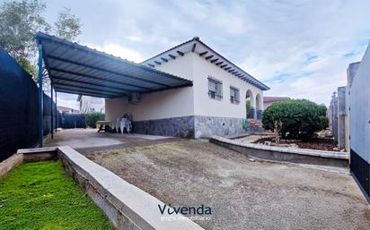 Vista exterior de Casa o xalet en venda en El Casar de Escalona amb Aire condicionat i Terrassa