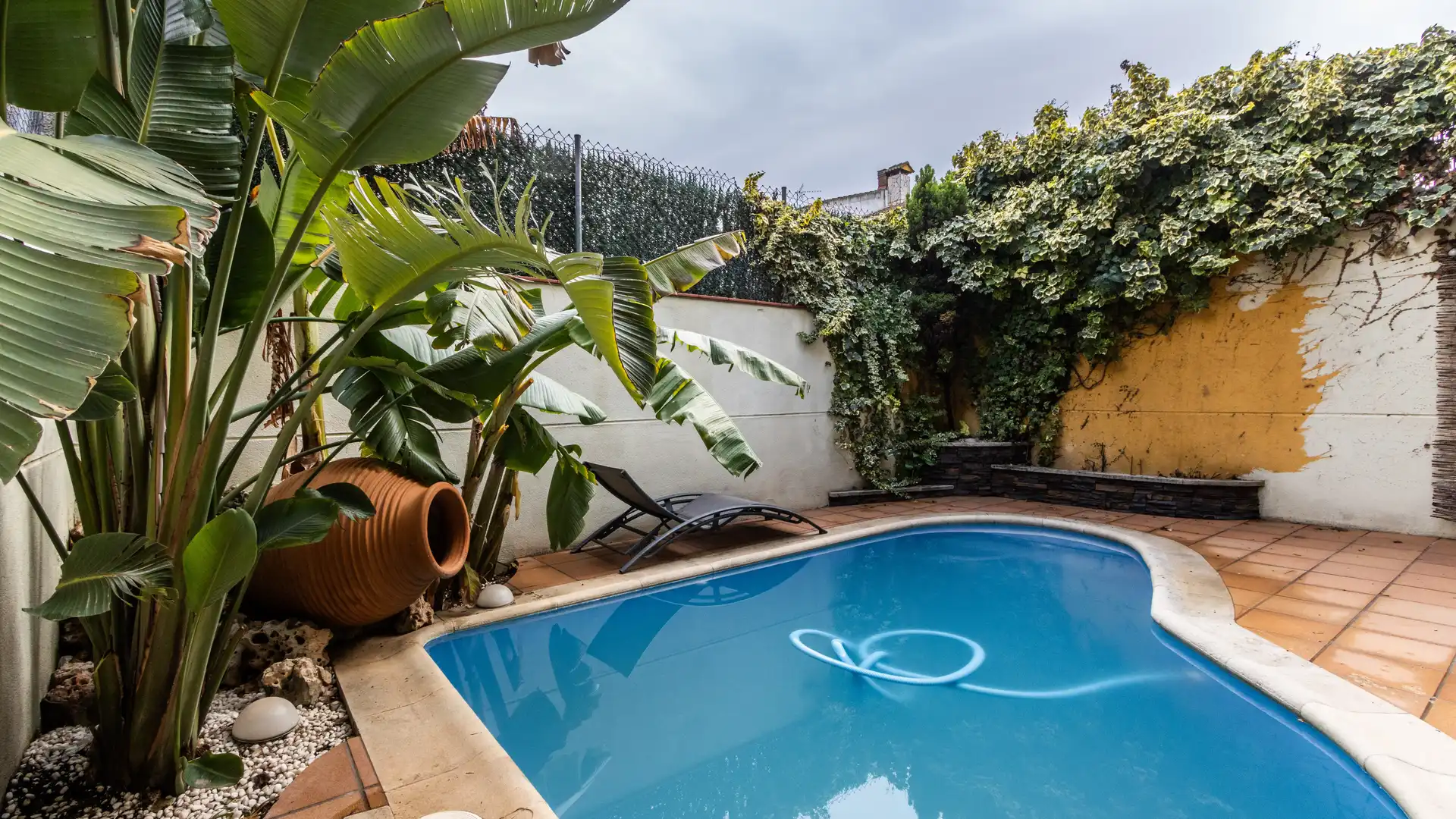Piscina de Casa adosada en venda en Palau-solità i Plegamans amb Aire condicionat, Calefacció i Terrassa