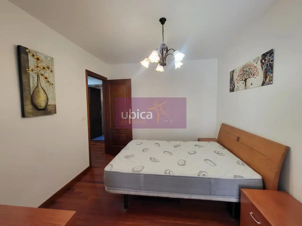 Dormitori de Pis en venda en Vigo  amb Calefacció, Parquet i Terrassa