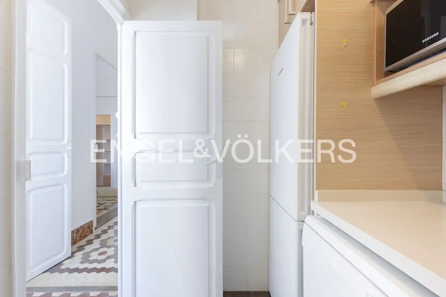 Kitchen of Flat for rent in Valencia  with Air Conditioner, Heating and Balcony