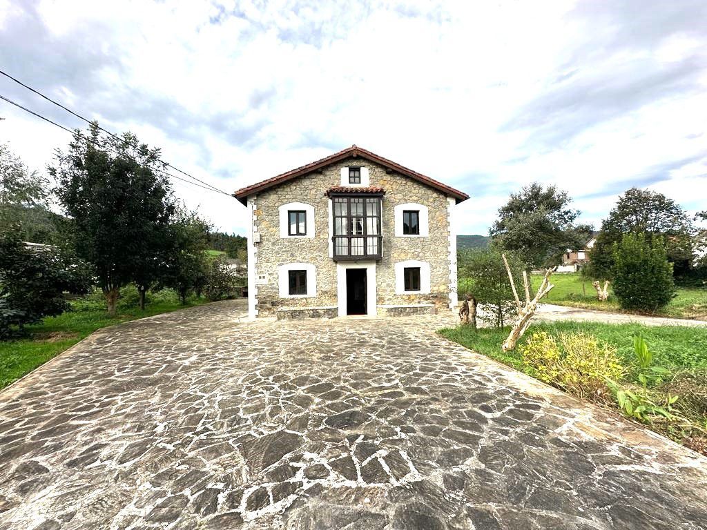 Exterior view of House or chalet for sale in Solórzano  with Heating, Storage room and Balcony
