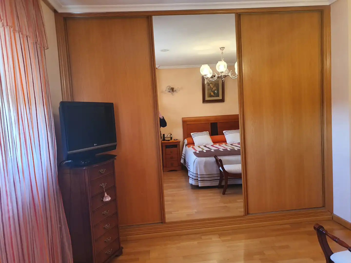 Dormitori de Casa o xalet en venda en León Capital  amb Calefacció, Jardí privat i Forn